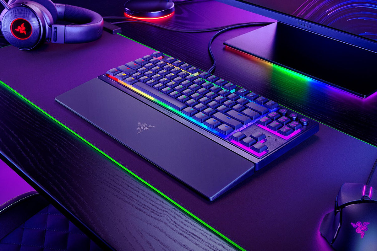 Razer Ornata V3 Tenkeyless - USB Wired RGB Mecha-membrane Gaming Keyboard in Black (QWERTY UK)