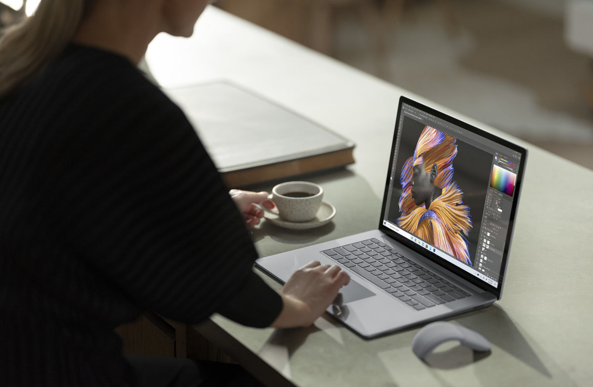 Microsoft Surface Laptop 4 - 38.1 cm (15&quot;) - Touchscreen - AMD Ryzen™ 7 4980U - 8 GB LPDDR4x-SDRAM - 256 GB SSD - Wi-Fi 6 - Windows 11 Pro - Platinum