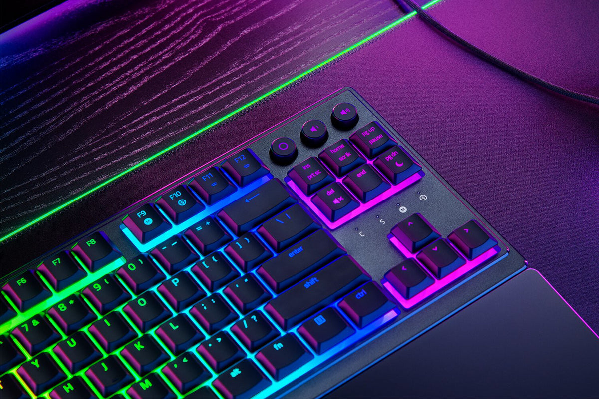 Razer Ornata V3 Tenkeyless - USB Wired RGB Mecha-membrane Gaming Keyboard in Black (QWERTY UK)